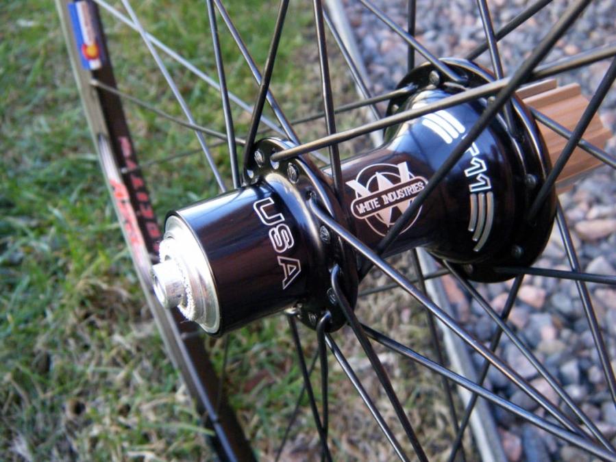 White industries t11 hub laced to velocity a23 rim